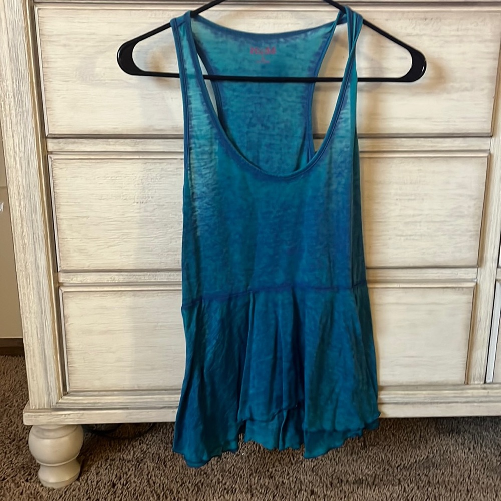 blue tank top
